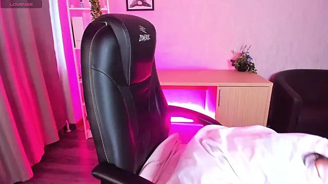 Snapshot of Alis_Platt chatting on 09/22/25, 03:30 Alis Platt online show from 09/22/25, 03:30