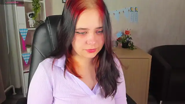 Snapshot of Alis_Platt chatting on 10/14/25, 01:17 Alis Platt online show from 10/14/25, 01:17