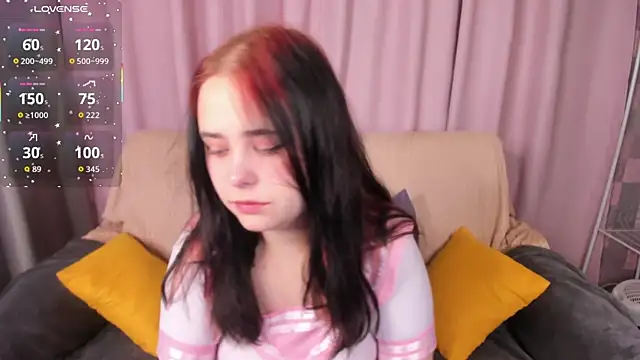 Snapshot of Alis_Platt chatting on 10/22/25, 01:06 Alis Platt online show from 10/22/25, 01:06