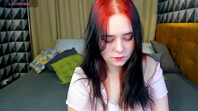 Snapshot of Alis_Platt chatting on 11/14/25, 01:04 Alis Platt online show from 11/14/25, 01:04