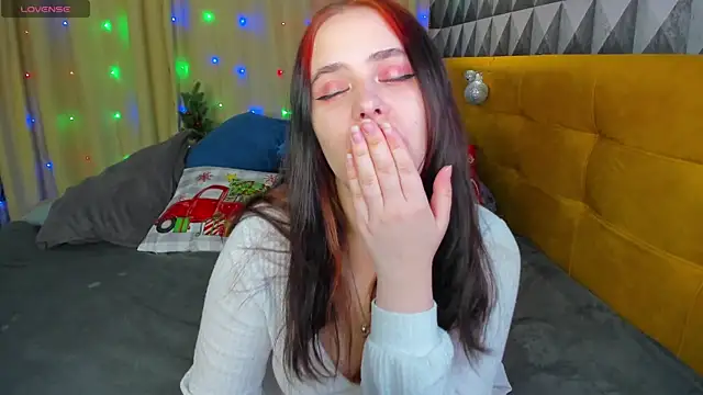 Snapshot of Alis_Platt chatting on 12/16/25, 01:10 Alis Platt online show from 12/16/25, 01:10