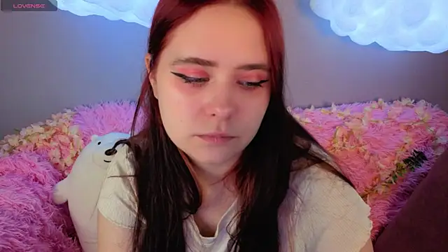 Snapshot of Alis_Platt chatting on 05/05/26, 01:02 Alis Platt online show from 05/05/26, 01:02