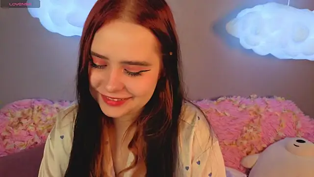 Snapshot of Alis_Platt chatting on 05/19/26, 01:00 Alis Platt online show from 05/19/26, 01:00