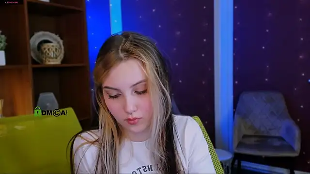 Snapshot of aria_moo chatting on 11/20/25, 07:35 aria moo online show from 11/20/25, 07:35