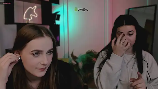 Snapshot of aria_moo chatting on 11/24/25, 07:24 aria moo online show from 11/24/25, 07:24