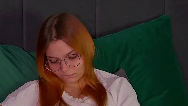 BellaMarebelle online show from 10/18/25, 04:37