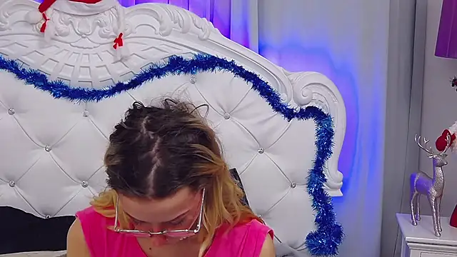 MaeLili online show from 12/21/25, 01:18