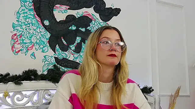 MaeLili online show from 12/23/25, 07:28