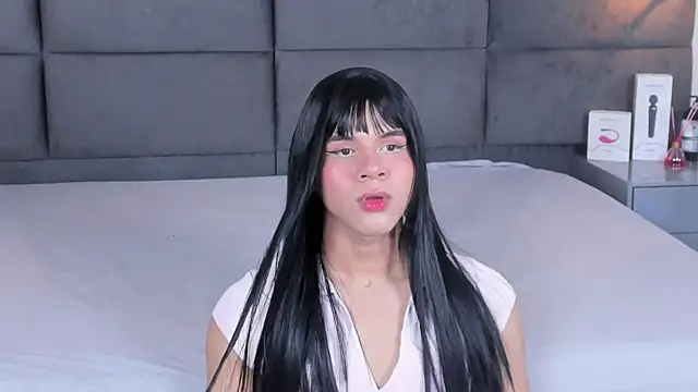 Slenna Moon online show from 11/06/25, 03:07