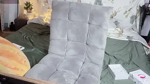 Snapshot of Jade-0906 chatting on 11/04/25, 01:27 Jade-0906 online show from 11/04/25, 01:27