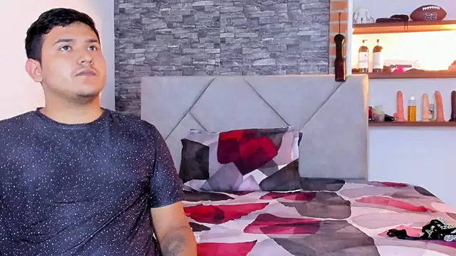 Sexxyy Couple  online show from 04/17/26, 05:21