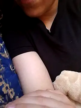 Snapshot of Ahalm chatting on 10/01/25, 02:45 Ahalm online show from 10/01/25, 02:45