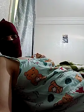 Snapshot of Ahalm chatting on 10/19/25, 12:06 Ahalm online show from 10/19/25, 12:06