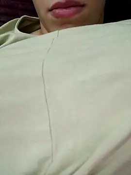 Snapshot of Ahalm chatting on 10/24/25, 09:11 Ahalm online show from 10/24/25, 09:11