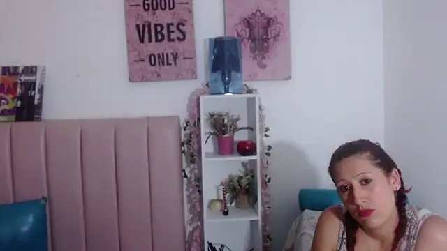 Snapshot of Chloe_Wiild chatting on 09/18/25, 07:16 Chloe Wiild online show from 09/18/25, 07:16