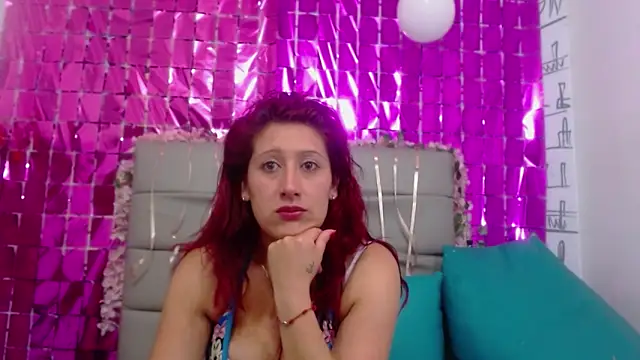 Snapshot of Chloe_Wiild chatting on 09/26/25, 12:25 Chloe Wiild online show from 09/26/25, 12:25