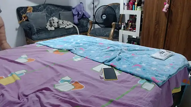 Snapshot of devora_clark chatting on 11/11/25, 02:00 devora clark online show from 11/11/25, 02:00