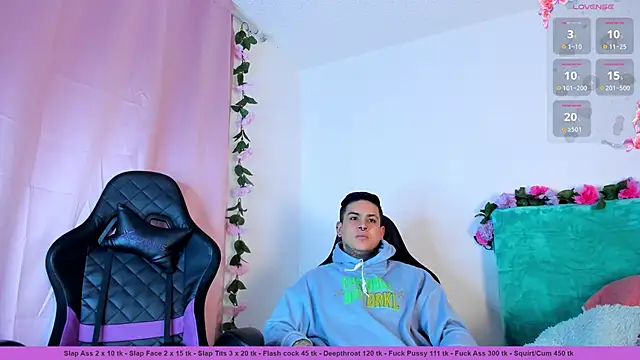 Sarahandzack online show from 12/17/25, 07:09