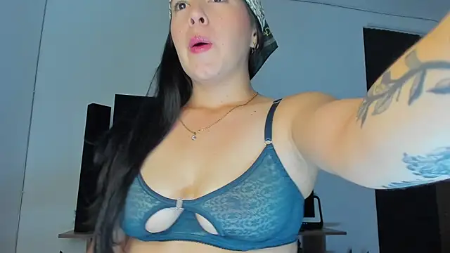 Snapshot of tianastone_ chatting on 11/27/25, 02:57 tianastone online show from 11/27/25, 02:57