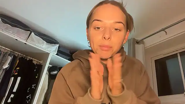 KayleeBella online show from 11/21/25, 05:11