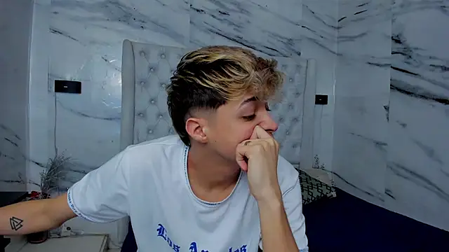 Ari and Storm online show from 10/01/25, 01:50