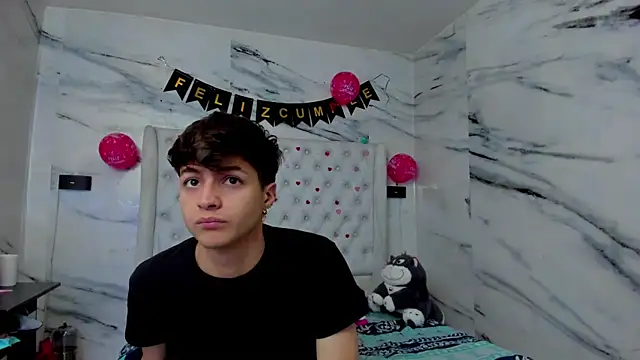 Ari and Storm online show from 04/02/26, 02:04