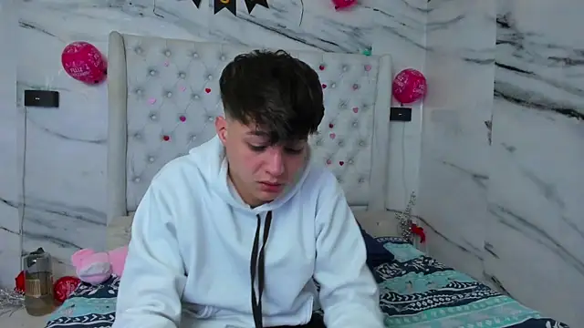 Ari and Storm online show from 04/10/26, 02:11