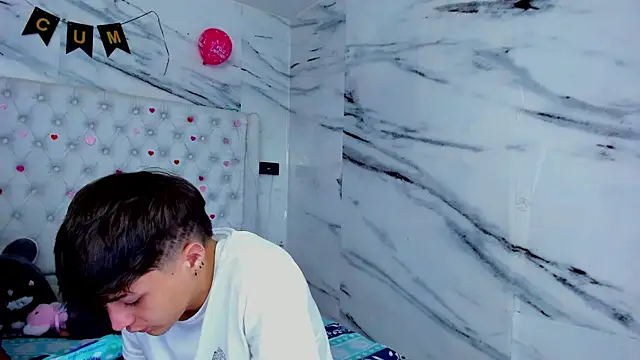 Ari and Storm online show from 04/20/26, 03:15