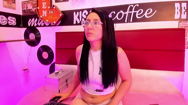 Scarlett 14  online show from 12/16/25, 03:11