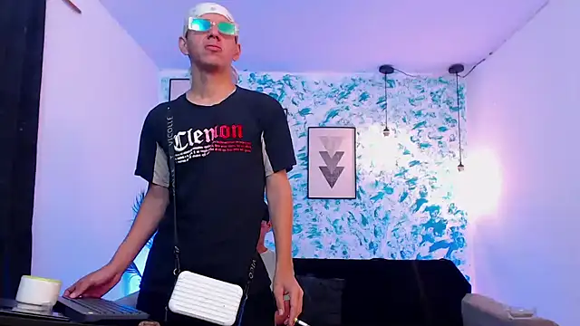 Snapshot of Marcus_and_Tony chatting on 09/21/25, 08:10 Marcus and Tony online show from 09/21/25, 08:10