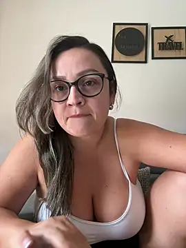 Snapshot of sophie_lopez1 chatting on 07/01/26, 09:14 sophie lopez1 online show from 07/01/26, 09:14