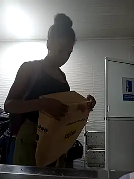 Snapshot of AmiraMorgan chatting on 09/22/25, 01:40 AmiraMorgan online show from 09/22/25, 01:40