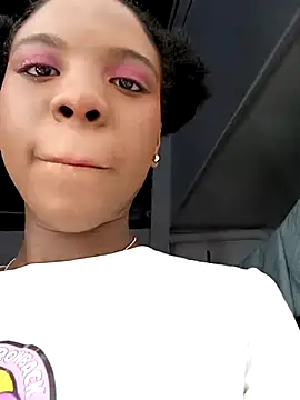 Snapshot of AmiraMorgan chatting on 10/22/25, 02:56 AmiraMorgan online show from 10/22/25, 02:56