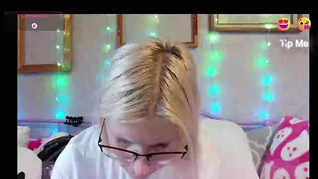 Snapshot of samanthamalichite chatting on 06/08/26, 12:38 samanthamalichite online show from 06/08/26, 12:38
