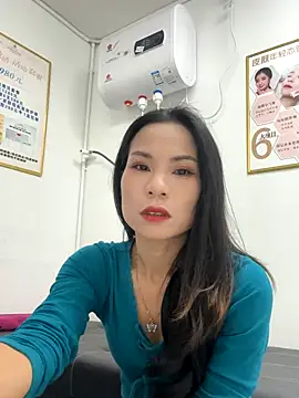 Snapshot of Baby-mmm chatting on 11/11/25, 06:02 Baby-mmm online show from 11/11/25, 06:02