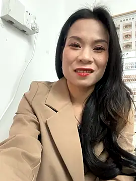 Snapshot of Baby-mmm chatting on 11/18/25, 07:02 Baby-mmm online show from 11/18/25, 07:02