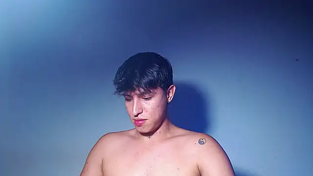 rowanbigboy23 online show from 04/21/26, 07:14