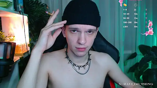 Snapshot of frozen_boy chatting on 11/14/25, 04:38 frozen boy online show from 11/14/25, 04:38