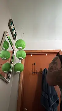 Snapshot of Lunablu13 chatting on 12/05/25, 05:42 Lunablu13 online show from 12/05/25, 05:42