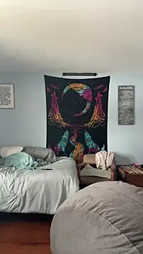 Snapshot of Lunablu13 chatting on 12/15/25, 04:44 Lunablu13 online show from 12/15/25, 04:44