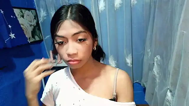 Snapshot of Kayra_Slut122 chatting on 09/17/25, 11:34 Kayra Slut122 online show from 09/17/25, 11:34