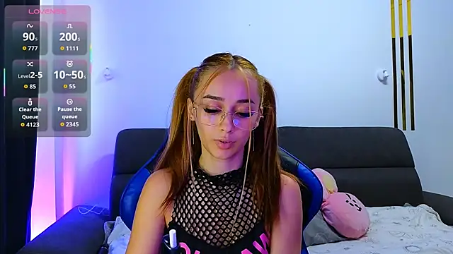 Snapshot of AmyKent_ chatting on 09/15/25, 02:50 AmyKent online show from 09/15/25, 02:50