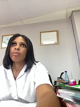 Snapshot of 031bubbles chatting on 12/17/25, 07:58 031bubbles online show from 12/17/25, 07:58