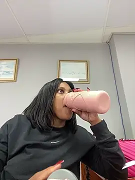 Snapshot of 031bubbles chatting on 12/18/25, 07:47 031bubbles online show from 12/18/25, 07:47