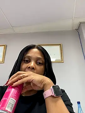 Snapshot of 031bubbles chatting on 12/19/25, 10:44 031bubbles online show from 12/19/25, 10:44