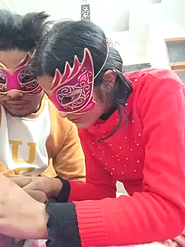 Snapshot of romantic_couple1 chatting on 11/24/25, 02:00 romantic couple1 online show from 11/24/25, 02:00