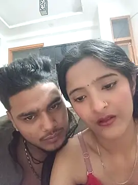 Snapshot of romantic_couple1 chatting on 11/27/25, 02:02 romantic couple1 online show from 11/27/25, 02:02