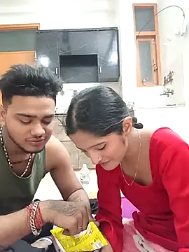 Snapshot of romantic_couple1 chatting on 12/14/25, 12:38 romantic couple1 online show from 12/14/25, 12:38