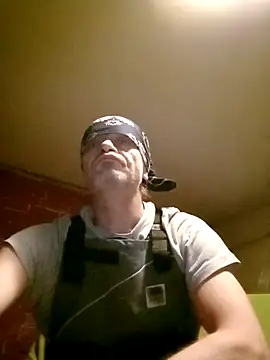 Snapshot of Kuba_Gd chatting on 12/14/25, 04:18 Kuba Gd online show from 12/14/25, 04:18