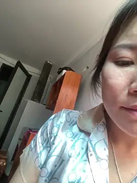 Snapshot of Pyy07 chatting on 10/30/25, 12:28 Pyy07 online show from 10/30/25, 12:28